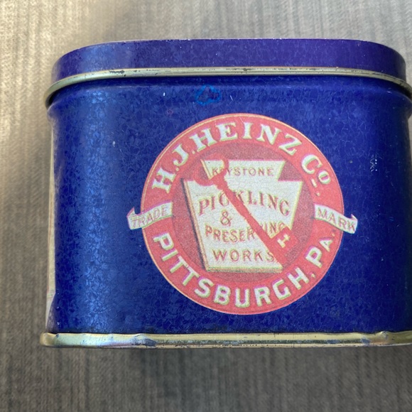 Collectors Tin - Picture 3 of 5